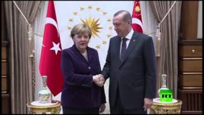 بالفيديو.. «أردوغان» يعترف لـ«ميركل» بعدم قدرته على كتابة العربية