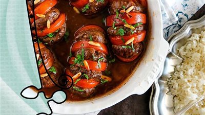 طريقة عمل الكفتة.. صينية الطماطم بالكفتة لعزومات العيد