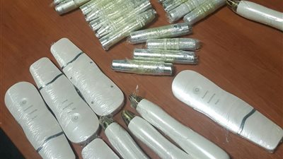 ضبط أجهزة تجميل حول جسد راكب بمطار القاهرة (صور)