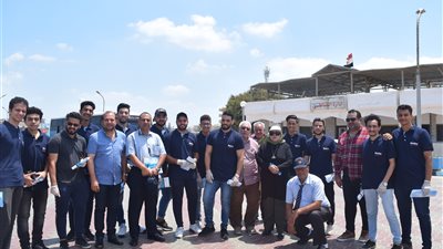 شاطئ جمصة في الدقهلية يتجمل بسواعد طلاب جامعة الدلتا (فيديو)