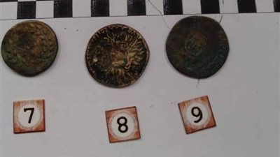 ضبط 9 عملات تعود للعصر الأغريقي داخل طرد بمطار القاهرة