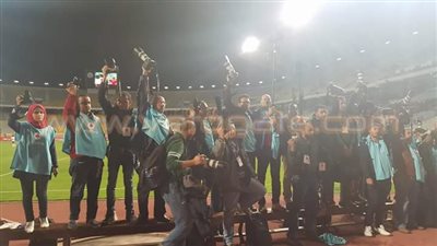 مصورو القمة يعترضون على تنظيم المباراة