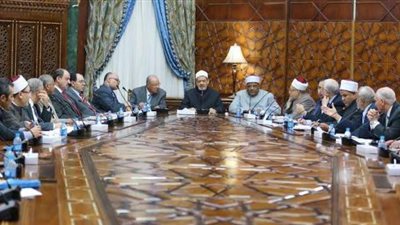 الأزهر يوافق على قبول طالبات الثانوية الأزهرية بمعاهد التمريض