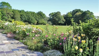 عرض منزل كاتبة بريطانية قديمة للبيع (صور)