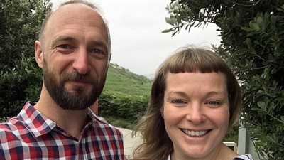 زوجان ينتقلان للعيش على جزيرة وإدارة متجرها الوحيد (صور)