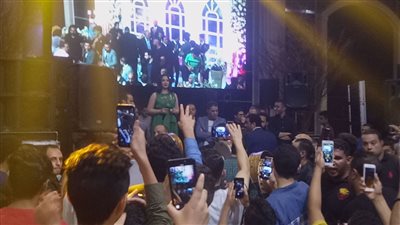 رقص مصطفى فتحي وعروسه على أغنية 