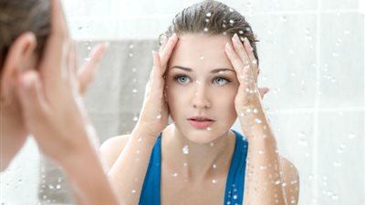5 خطوات لتنظيف البشرة بطريقة صحية