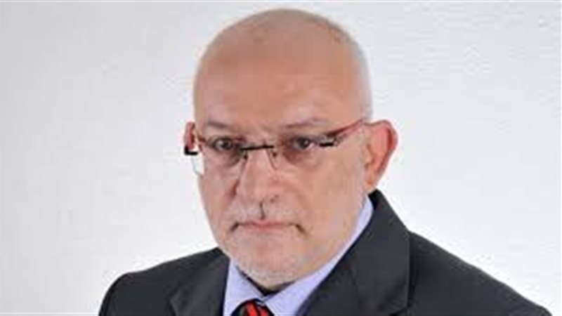 الكاتب الإسرائيلي،