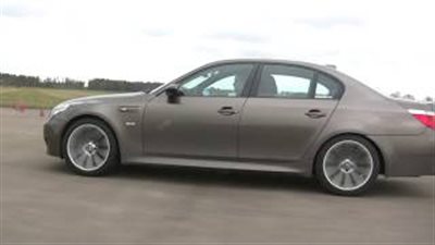 «BMW» تختبر محرك «V10» المخصص لسيارتها الرياضية (فيديو)