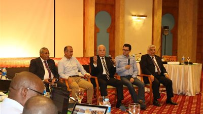 محافظ جنوب سيناء يلتقي المفوضين الأفارقة بشرم الشيخ