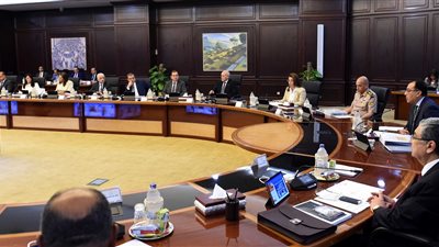 الحكومة تتفقد مشروعات العلمين الجديدة.. وزير الإسكان يقدم عرضا تفصيليا عن الأبراج الشاطئية.. ومدبولي: شراسة الإرهاب تزيدنا قوة وإصرارا على استكمال البناء