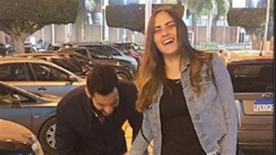 حامد الشراب نجم مسرح مصر يغازل خطيبته في أول عيد حب لهما