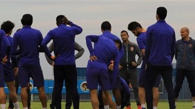 لاسارتي يجتمع مع لاعبي الأهلي قبل المران المسائي