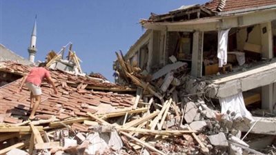 تهدم عشرات المنازل بسبب زلزال قوي غرب تركيا