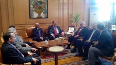 رئيس جامعة حلوان يستقبل زاهي حواس (صور)