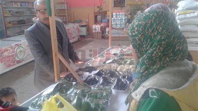 تخفيضات في أسعار السلع الغذائية بمعرض الإسماعيلية (صور)