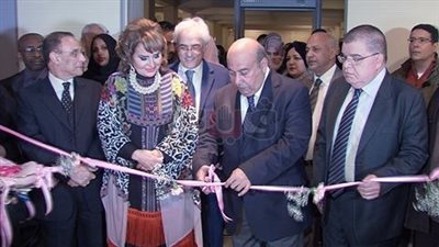 سفير الكويت بمصر يفتتح معرض ريشة السلام بالأوبرا