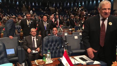 محلب يترأس وفد مصر في مؤتمر إعادة إعمار العراق بالكويت (صور)