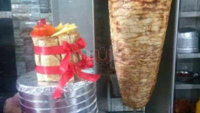 «شاورما لافلي».. هدايا عيد الحب في بورسعيد بطعم مختلف (صور)
