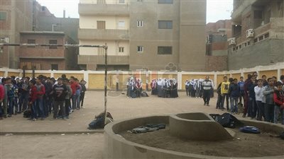 معاناة طلاب مدرسة إعدادية مشتركة بالدقهلية بدورة مياه واحدة (فيديو وصور)