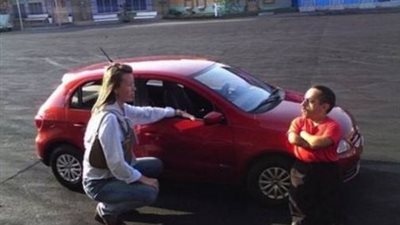 بالصور.. «فولكس فاجن» تنتج أول سيارة لـ «الأقزام»