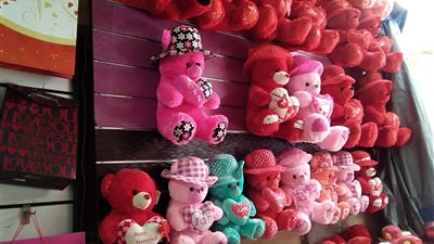 ركود بأسواق هدايا عيد الحب في الإسكندرية (صور)