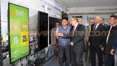 «شريف حبيب» يتفقد مصنع «سامسونج» ببني سويف