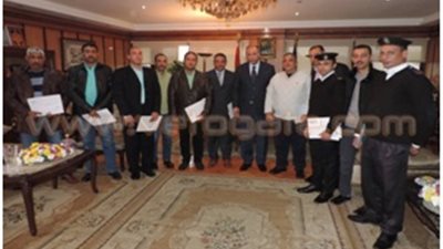 بالصور.. تكريم 15 ضابطا و30 فردا بشرطة النقل لتفانيهم في العمل