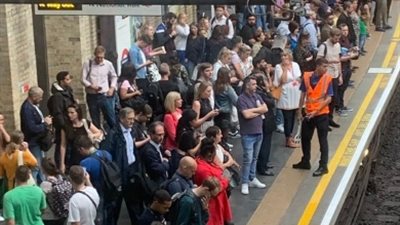 لندن تغرق في الظلام.. فوضى بالمطارات ومحطات القطارات والمترو