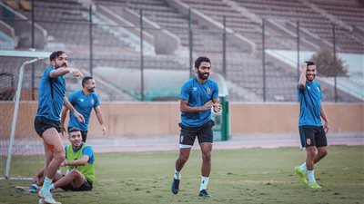 الأهلي يواصل استعدادته لمواجهة اطلع بره.. الفريق يتدرب غدا في التتش ويتوجه إلى الإسكندرية.. جيرالدو يكتفي بجلسة في الجيم وعمار حمدي يواصل تنفيذ برنامجه التأهيلي.. ولاسارتي يجتمع مع جهازه المعاون