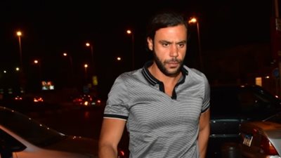 ياسر جلال ومحمد إمام وأحمد فهمي في عزاء والدة فتحي عبد الوهاب