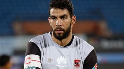 تدريبات شاقة للحراس في الأهلي