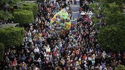 العيد في المدن الجديدة شكل تاني.. تجهيز الحدائق والمتنزهات في دمياط الجديدة.. توزيع الهدايا على المصلين في برج العرب عقب صلاة العيد.. القاهرة الجديدة تنظم شوادر بيع الأضاحي وتحذر من العشوائية