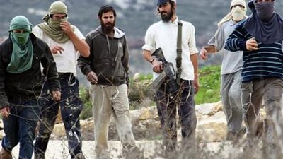 مستوطنون يقتحمون الأقصى ويعتدون بالضرب على شاب فلسطيني