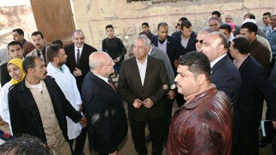 محافظ الشرقية يؤكد ضرورة بذل الجهد لخدمة المواطنين (صور)