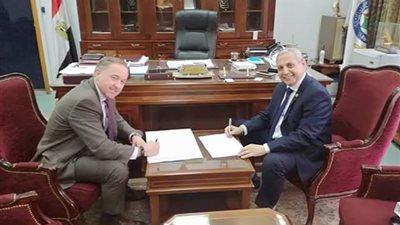 «الجمارك» توقع عقد توريد 28 جهاز فحص بالأشعة (صور)