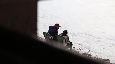 العشاق يودعون شمس عيد الحب على كوبري قصر النيل (صور)