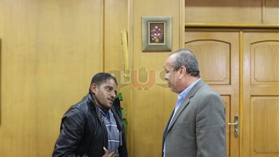محافظ دمياط يلغي قرار نقل عامل من ذوي الاحتياجات الخاصة (صور)