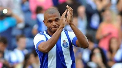 ياسين براهيمي يقود تشكيل بورتو لمواجهة ليفربول