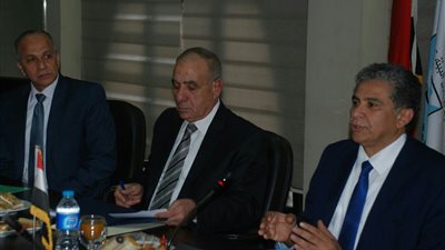 وزيرا البيئة والتنمية المحلية يبحثان إنشاء موقع مؤقت للمخلفات