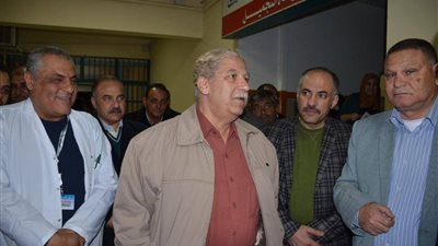 محافظ الإسماعيلية يتفقد أعمال التطوير بالمستشفى العام (صور)