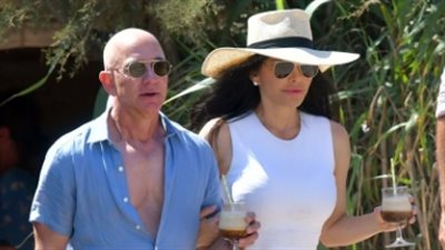 أول ظهور رومانسي لمؤسس 