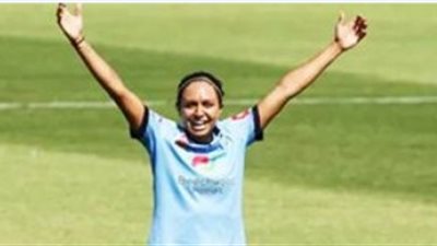 «بوسطن بريكرز» يجدد تعاقده مع «كيا سايمون»