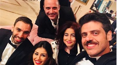 منة فضالي تحتفل بعيد الحب في كواليس «بيت السلايف»