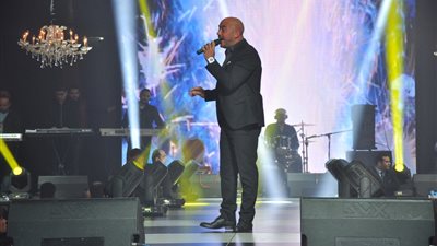 العسيلي ودينا يتألقان في حفل عيد الحب (صور)