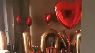 شاب يزين منزل حبيبته احتفالا بعيد الحب (فيديو)
