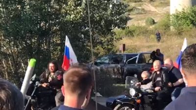 الرئيس الروسي يقود دراجة نارية بالقرب من سيفاستوبول 