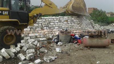 بالصور.. حملة لإزالة التعديات على الأراضي الزراعية بالقليوبية