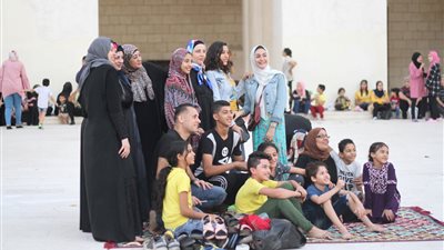 «حلوة بلمتنا».. 50 صورة ترصد توافد العائلات على ساحات صلاة العيد