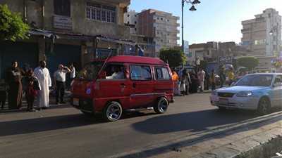 زحام كبير على مواقف الميكروباص في أول أيام عيد الأضحى بمطروح